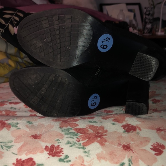 IMPO Black Heeled Boots - Picture 3 of 4